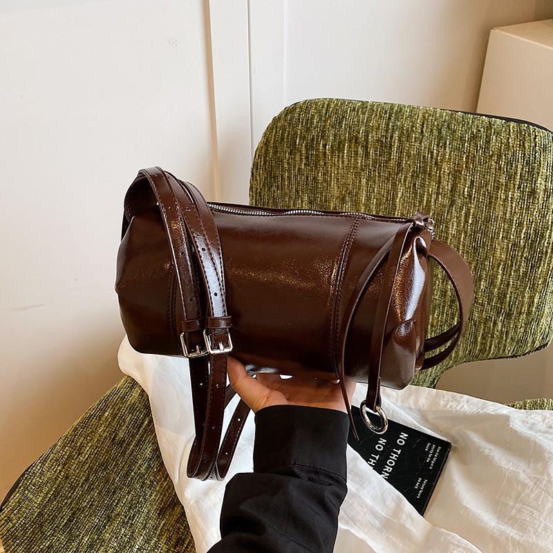 Retro Pillow Bag Fashionable All-matching One-shoulder Cross-body Commuter High-quality Large-capacity Women
Retro Pillow Bag Fashionable All-matching One-shoulder Cross-body Commuter High-quality Large-capacity Women