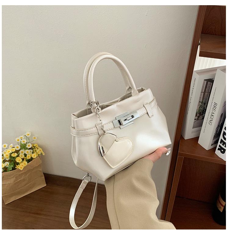 Summer cute girl 2025 new high-end Korean version will send niche design versatile work handbag білий
Summer cute girl 2025 new high-end Korean version will send niche design versatile work handbag білий