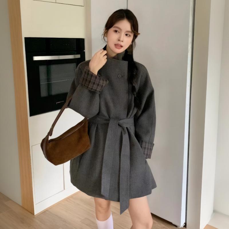 Women s 2024 Retro Hong Kong Style Plaid Quilted Wool Coat with Stand-Up Collar and Tie Waist M 110-125
Women s 2024 Retro Hong Kong Style Plaid Quilted Wool Coat with Stand-Up Collar and Tie Waist M 110-125