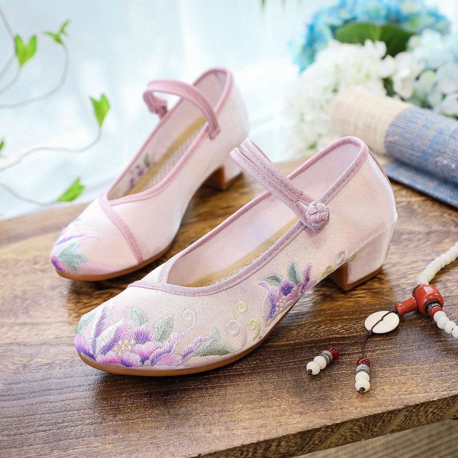Цюцзинь, новый квадратный каблук с туфлями чонсам ханьфу, этнические одинарные туфли, вышитые туфли. 40 розовый
Цюцзинь, новый квадратный каблук с туфлями чонсам ханьфу, этнические одинарные туфли, вышитые туфли. 40 розовый