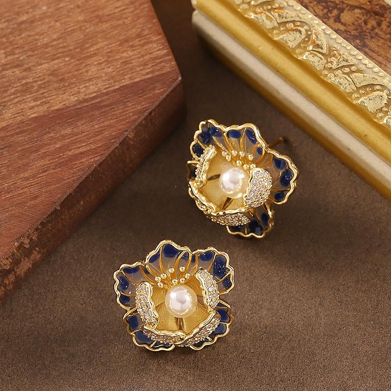 Japan and Korea sweet little fragrant wind oil dripping pearl three-dimensional flower stud earrings exquisite and elegant court style earrings
Japan and Korea sweet little fragrant wind oil dripping pearl three-dimensional flower stud earrings exquisite and elegant court style earrings
