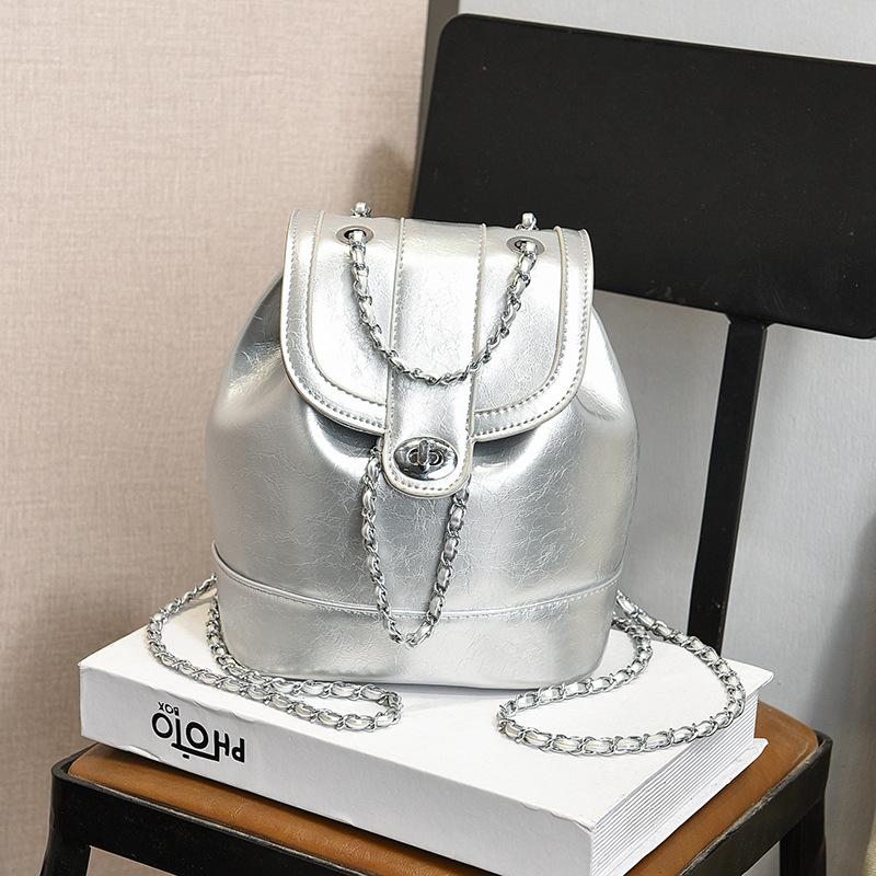 Нишевый летний новый маленький ароматный рюкзак с цепочкой, женский, портативный маленький рюкзак для путешествий серебряный
Нишевый летний новый маленький ароматный рюкзак с цепочкой, женский, портативный маленький рюкзак для путешествий серебряный