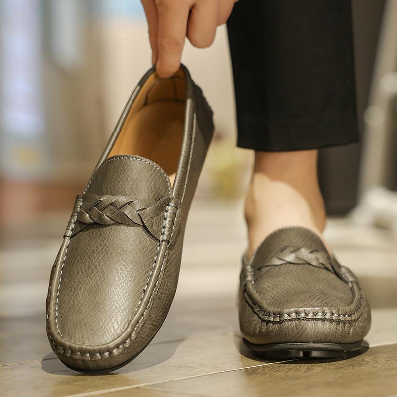 2025 four-season cowhide beanie shoes driver shoes one-pedal men s shoes British overshoes comfortable driving lazy shoes 38 коричневий
2025 four-season cowhide beanie shoes driver shoes one-pedal men s shoes British overshoes comfortable driving lazy shoes 38 коричневий