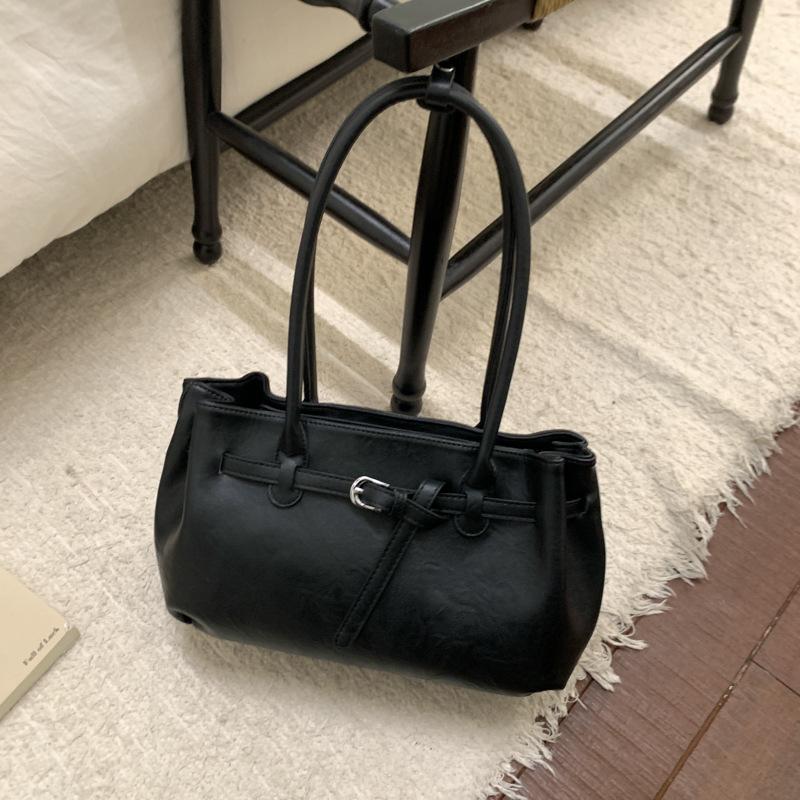 Retro large-capacity handbag autumn new niche shoulder armpit bag fashionable and simple commuter shoulder bag чорний
Retro large-capacity handbag autumn new niche shoulder armpit bag fashionable and simple commuter shoulder bag чорний