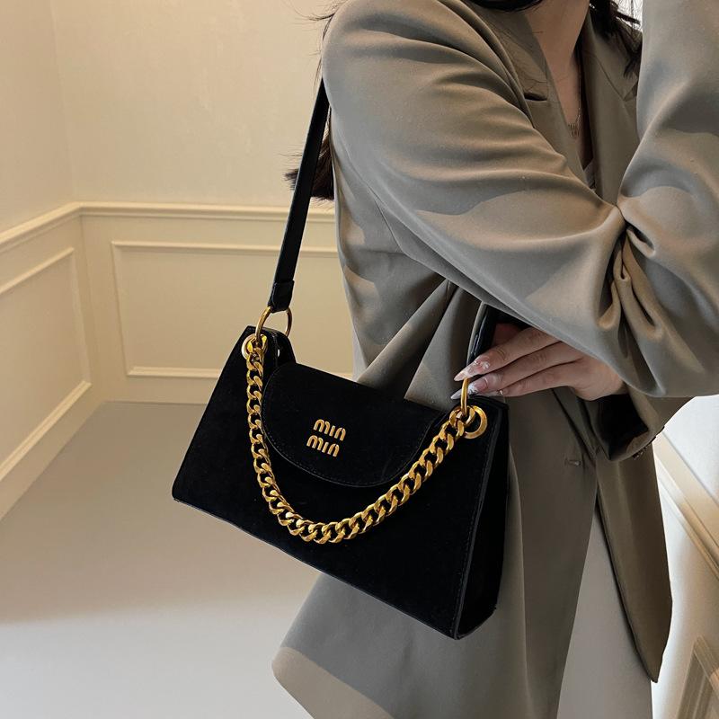 Vintage matte leather one shoulder underarm baguette bag women 2025 autumn and winter new chain handbag commuter messenger bag чёрный
Vintage matte leather one shoulder underarm baguette bag women 2025 autumn and winter new chain handbag commuter messenger bag чёрный