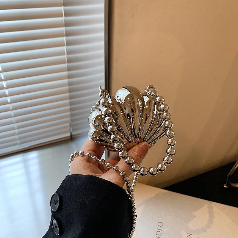 Простая и модная маленькая женская сумка 2024 года, лето, новый нишевый дизайн, сумка через плечо, мини-корпус, модная маленькая сумка серебряный