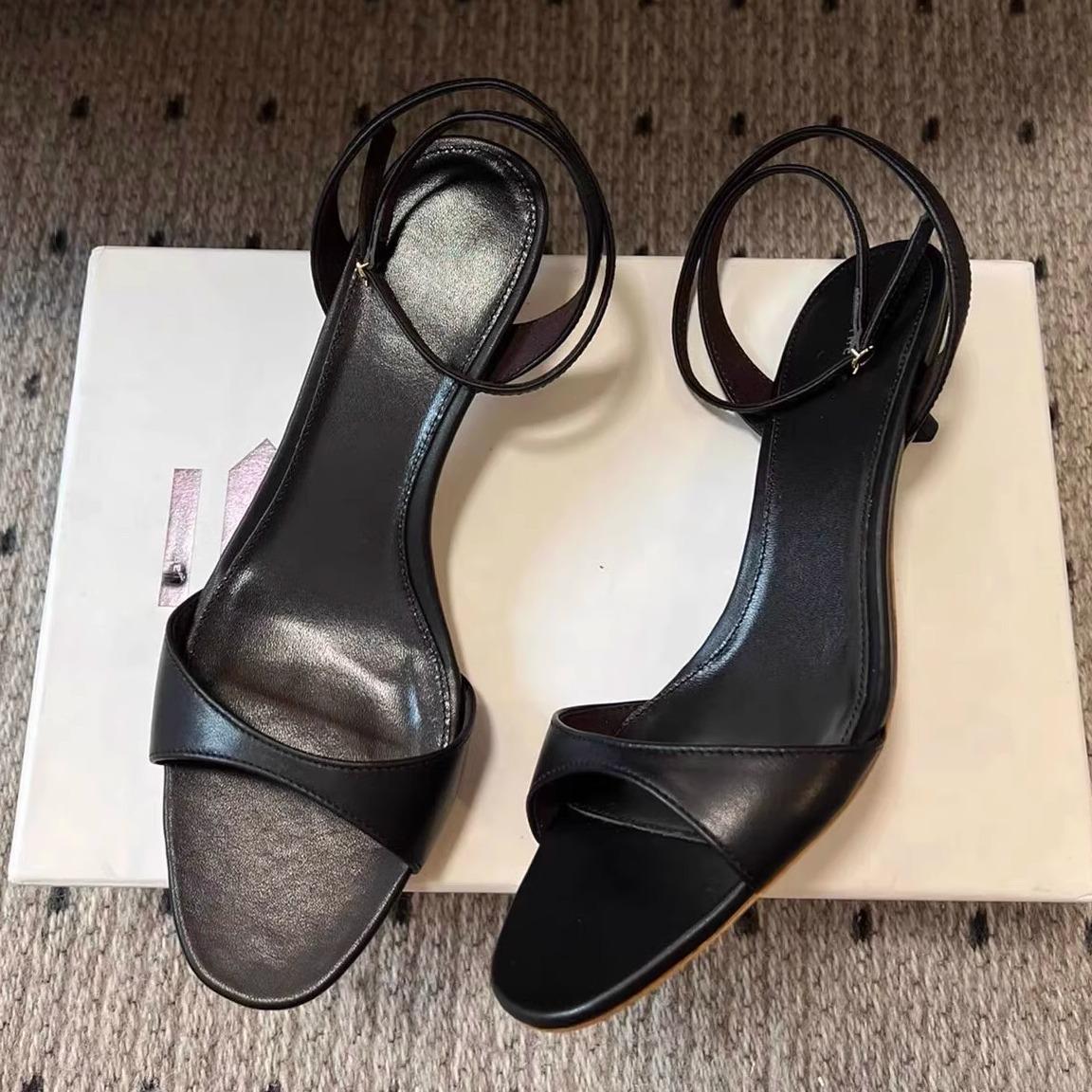 Sheepskin~ Kitten heel with sandals for women s summer wear thin heels open-toed high heels cool slippers shoes 35
Sheepskin~ Kitten heel with sandals for women s summer wear thin heels open-toed high heels cool slippers shoes 35