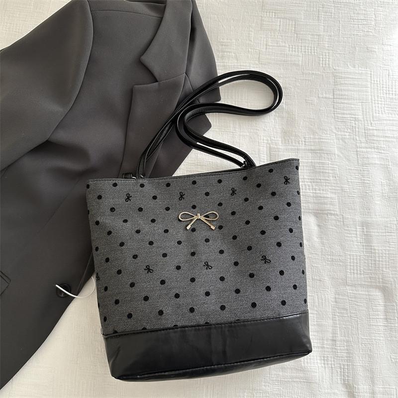 Trendy Soft Black And Gray Heart Print Shoulder Bag For Women Featuring Unique Design Bow
Trendy Soft Black And Gray Heart Print Shoulder Bag For Women Featuring Unique Design Bow