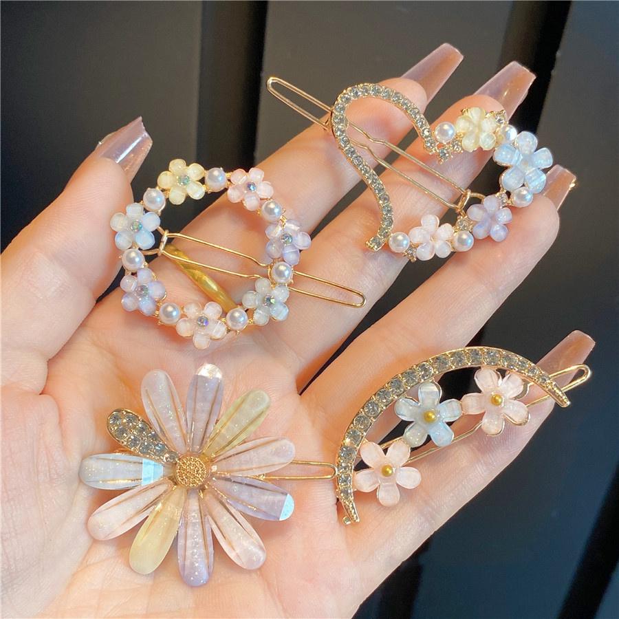 New Fashion Woman Hair Accessories Triangle Hair Clip Pin Metal Geometric Alloy Moon Circle Hairgrip Barrette Girls Headwear
New Fashion Woman Hair Accessories Triangle Hair Clip Pin Metal Geometric Alloy Moon Circle Hairgrip Barrette Girls Headwear