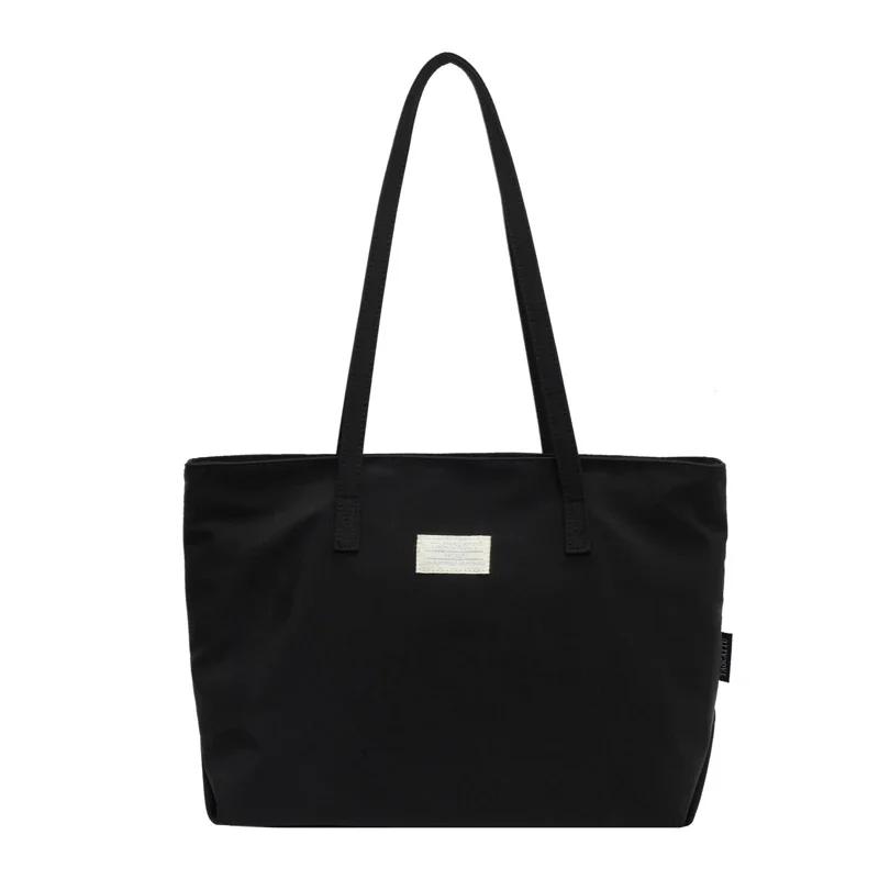Zippered Nylon Bag Large Capacity Solid Color Product Simple Fashion Versatile Shoulder Bag Soft Trendy Bag Premium
Zippered Nylon Bag Large Capacity Solid Color Product Simple Fashion Versatile Shoulder Bag Soft Trendy Bag Premium