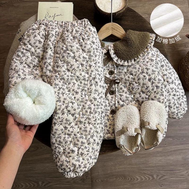Girls Winter Pajama Set: Cozy Velvet-Lined Cotton Homewear for Baby Girls Size 90 квітковий/коричневий
Girls Winter Pajama Set: Cozy Velvet-Lined Cotton Homewear for Baby Girls Size 90 квітковий/коричневий