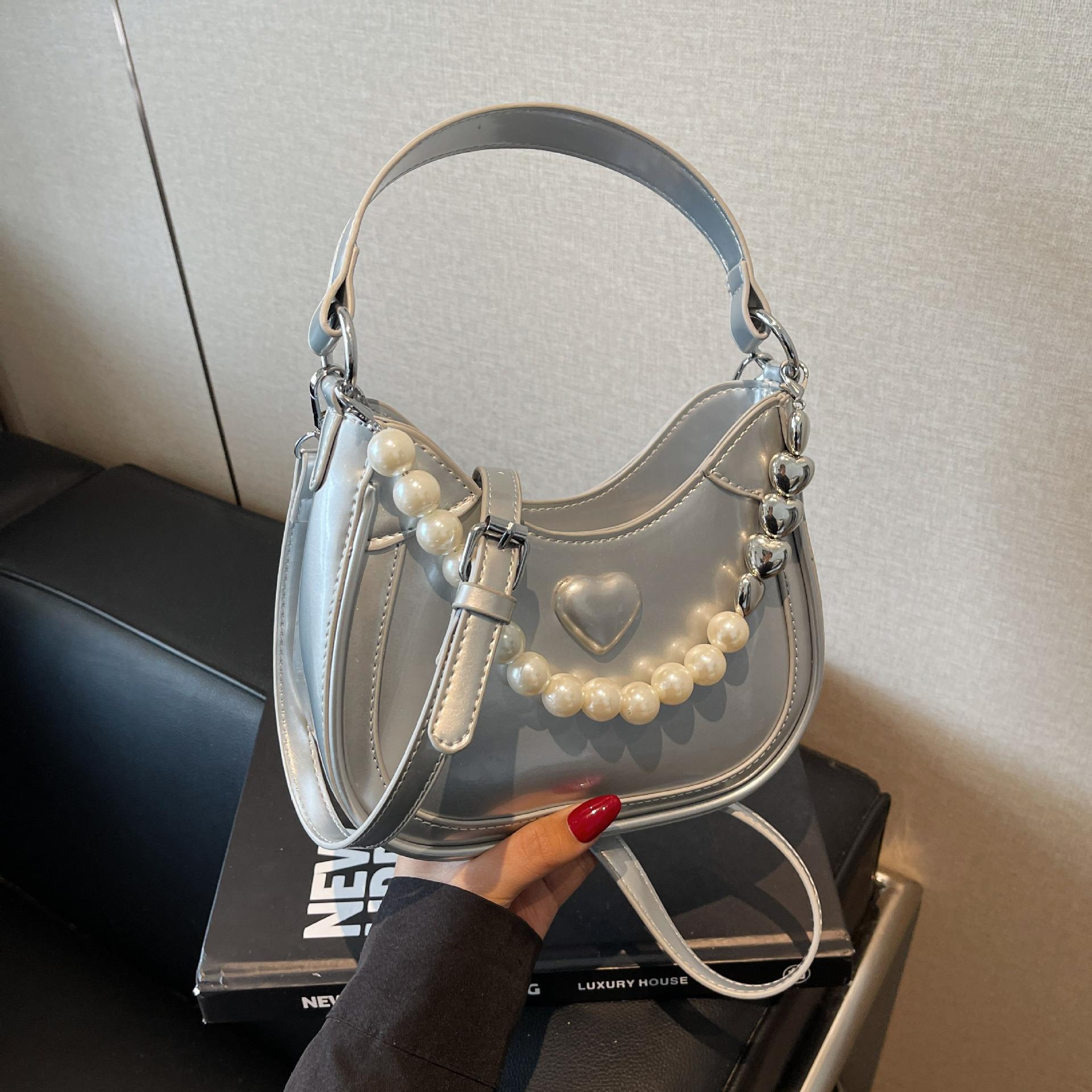 Корейская версия модной женской сумки 2025 осень новая модная маленькая квадратная сумка универсальная жемчужная на плечо женская сумка серебряный
Корейская версия модной женской сумки 2025 осень новая модная маленькая квадратная сумка универсальная жемчужная на плечо женская сумка серебряный