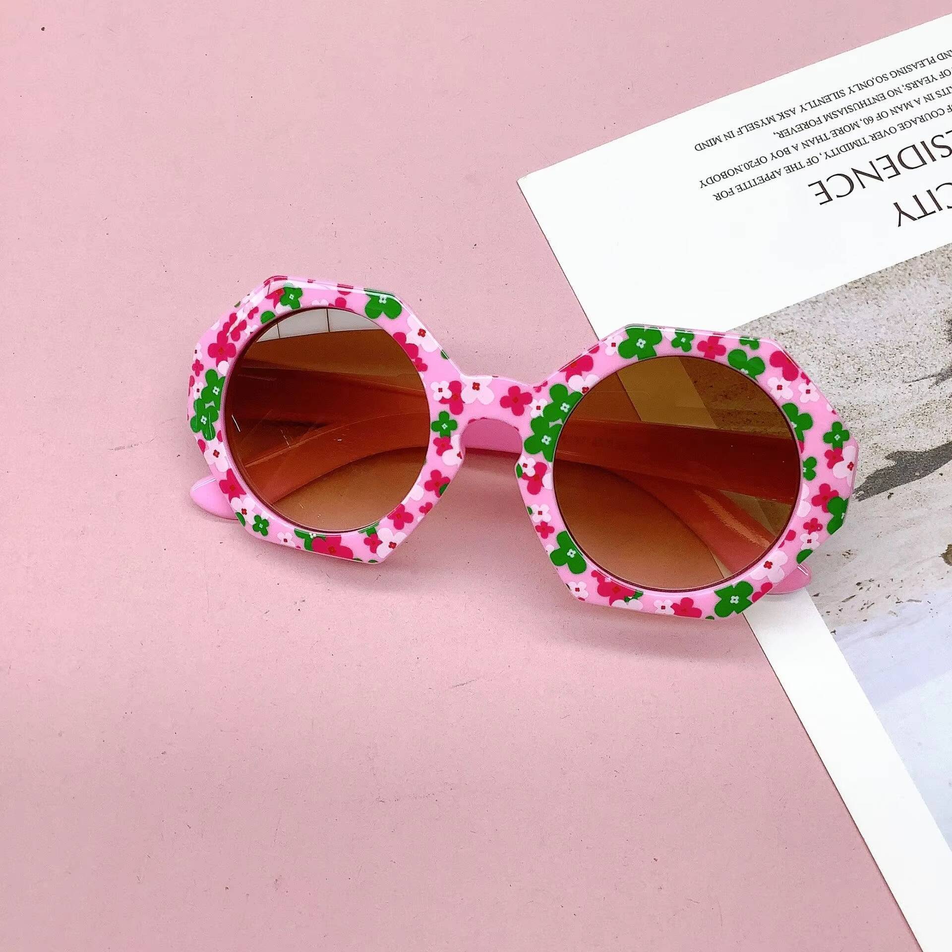 2026 UV400 protection trend Boys and girls Children s sunglasses New children s sunglasses Fashion wrapped flower
2026 UV400 protection trend Boys and girls Children s sunglasses New children s sunglasses Fashion wrapped flower