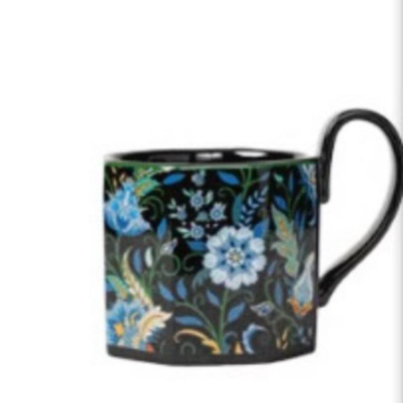 Высококлассная ретро чашка для кофе и блюдце, как масляная живопись, красная лилия-паук, набор чашек для латте ручной росписи, оригинальный подарок, керамическая чашка 240ml
Высококлассная ретро чашка для кофе и блюдце, как масляная живопись, красная лилия-паук, набор чашек для латте ручной росписи, оригинальный подарок, керамическая чашка 240ml