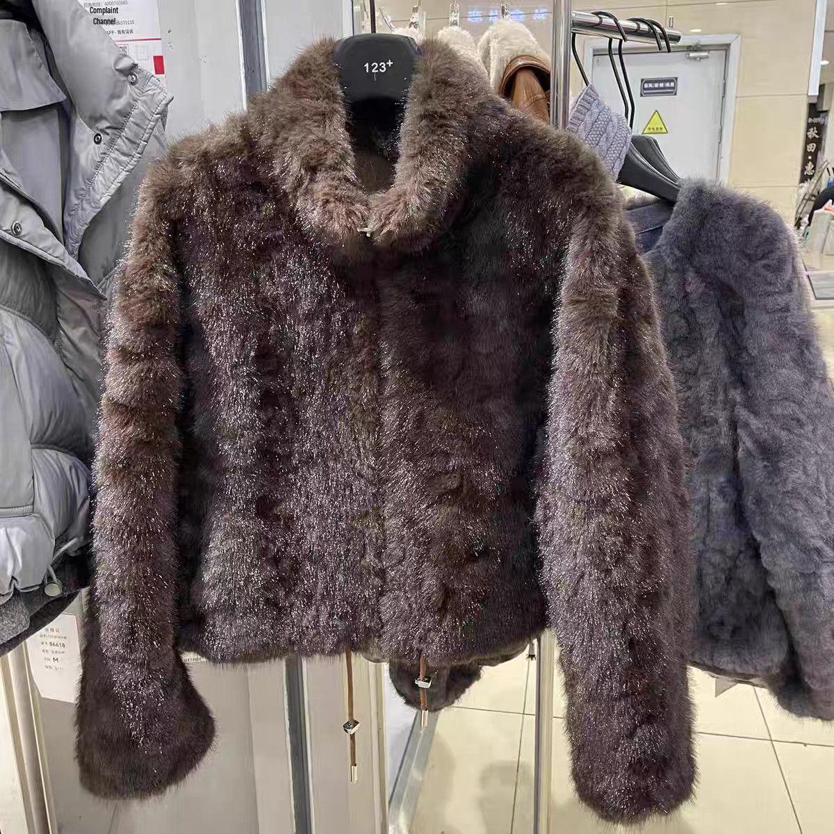 Autumn/Winter 2025 Women s Stylish Lambswool Short Stand-Up Collar Coat with Integrated Leather and Fur Zipper One Size 90-135 jin кофейный
Autumn/Winter 2025 Women s Stylish Lambswool Short Stand-Up Collar Coat with Integrated Leather and Fur Zipper One Size 90-135 jin кофейный