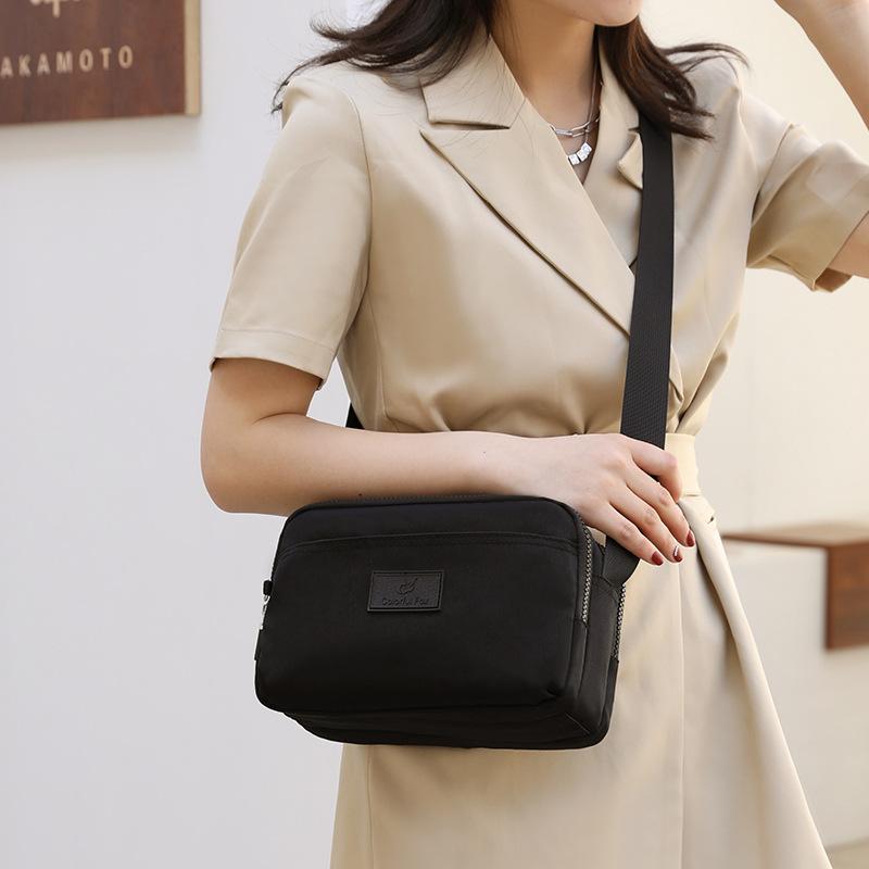 Women s fashion trend shoulder bag multi-layer large-capacity messenger bag commuter simple versatile backpack чорний
Women s fashion trend shoulder bag multi-layer large-capacity messenger bag commuter simple versatile backpack чорний