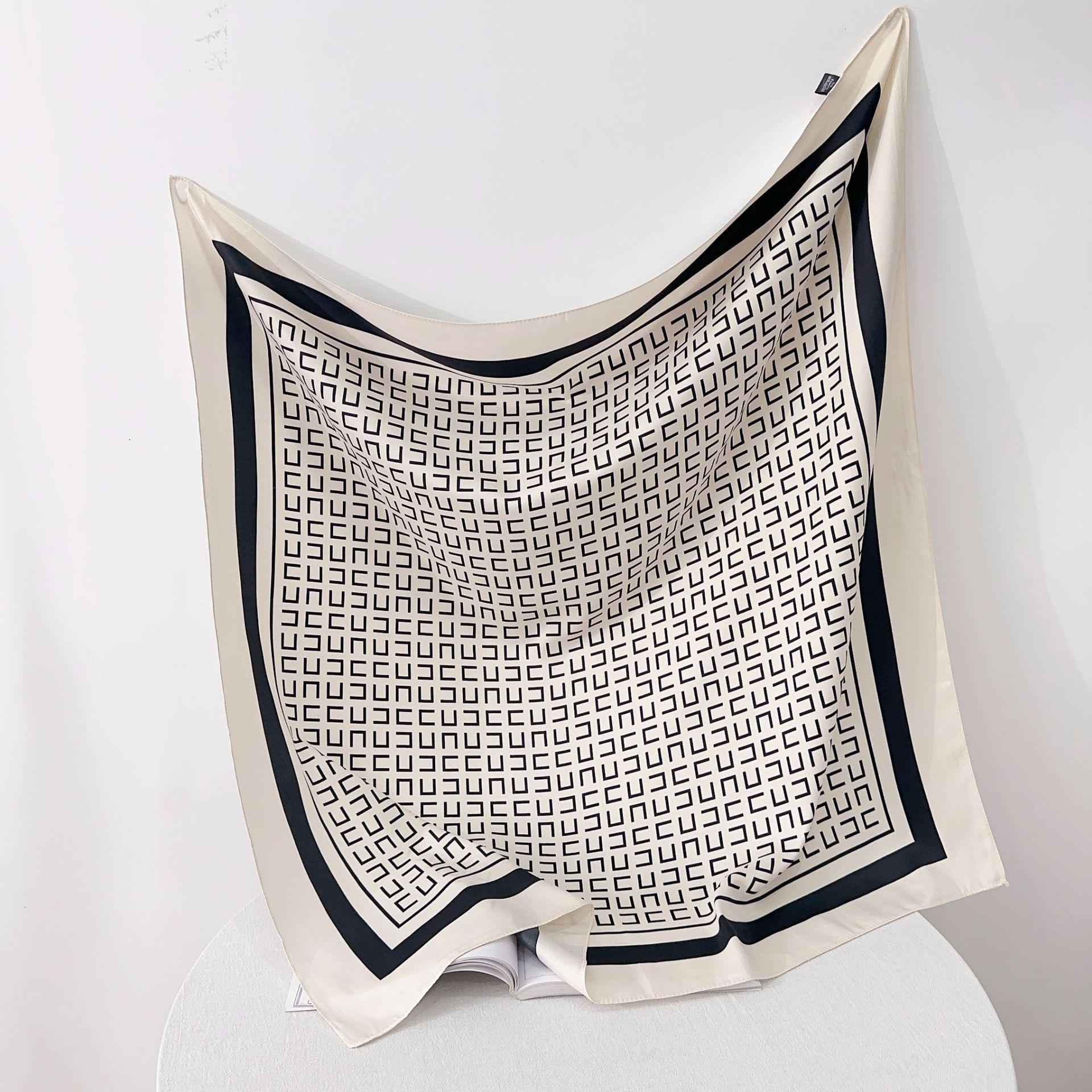 Women s Autumn/Winter Retro Twill Scarf: Stylish Neck and Head Protection, Fashionable Neckline Accent 90x90 cm
Women s Autumn/Winter Retro Twill Scarf: Stylish Neck and Head Protection, Fashionable Neckline Accent 90x90 cm