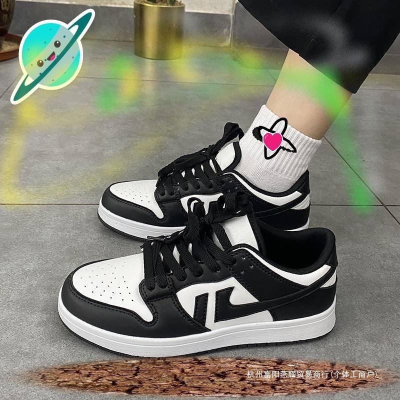 Autumn new classic board shoes red panda trend sports leisure running couple shoes men s and women s 40
Autumn new classic board shoes red panda trend sports leisure running couple shoes men s and women s 40