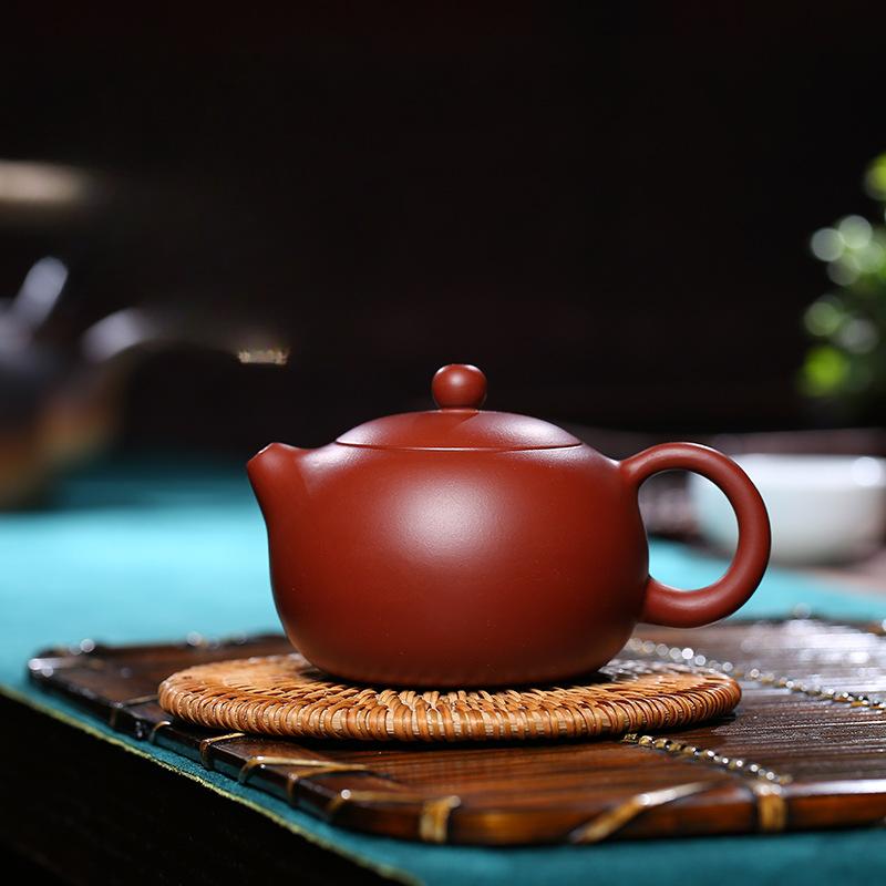 180 мл изысканный чайник из фиолетовой глины Исин, чайник ручной работы из сырой руды Дахунпао, китайский чайный набор Цзыша для чайной коллекции, подарок
180 мл изысканный чайник из фиолетовой глины Исин, чайник ручной работы из сырой руды Дахунпао, китайский чайный набор Цзыша для чайной коллекции, подарок