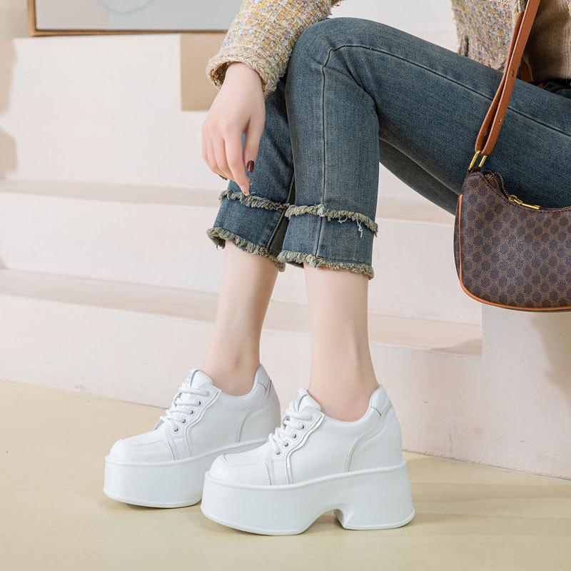 Корейская версия женской обуви в цветовой гамме панды, популярная весной 2025 года, модные туфли-маффины на толстой подошве с платформой 11 см 39 белый
Корейская версия женской обуви в цветовой гамме панды, популярная весной 2025 года, модные туфли-маффины на толстой подошве с платформой 11 см 39 белый