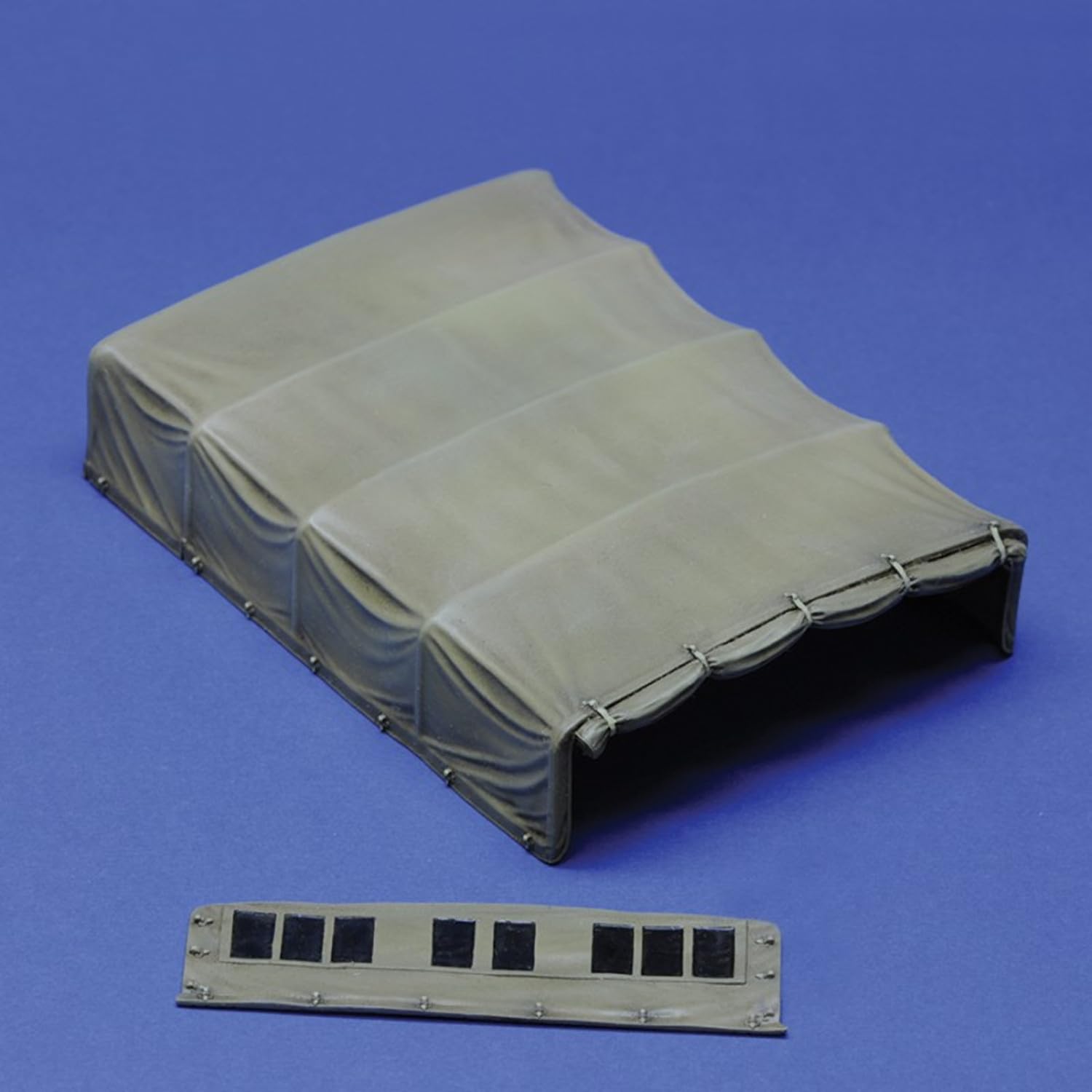 Royal Model WWII 18t Heavy Half Track FAMO Canvas Cover Часть 2 Неокрашенный набор из смолы RM991 1/35 Sd.Kfz.9
Royal Model WWII 18t Heavy Half Track FAMO Canvas Cover Часть 2 Неокрашенный набор из смолы RM991 1/35 Sd.Kfz.9