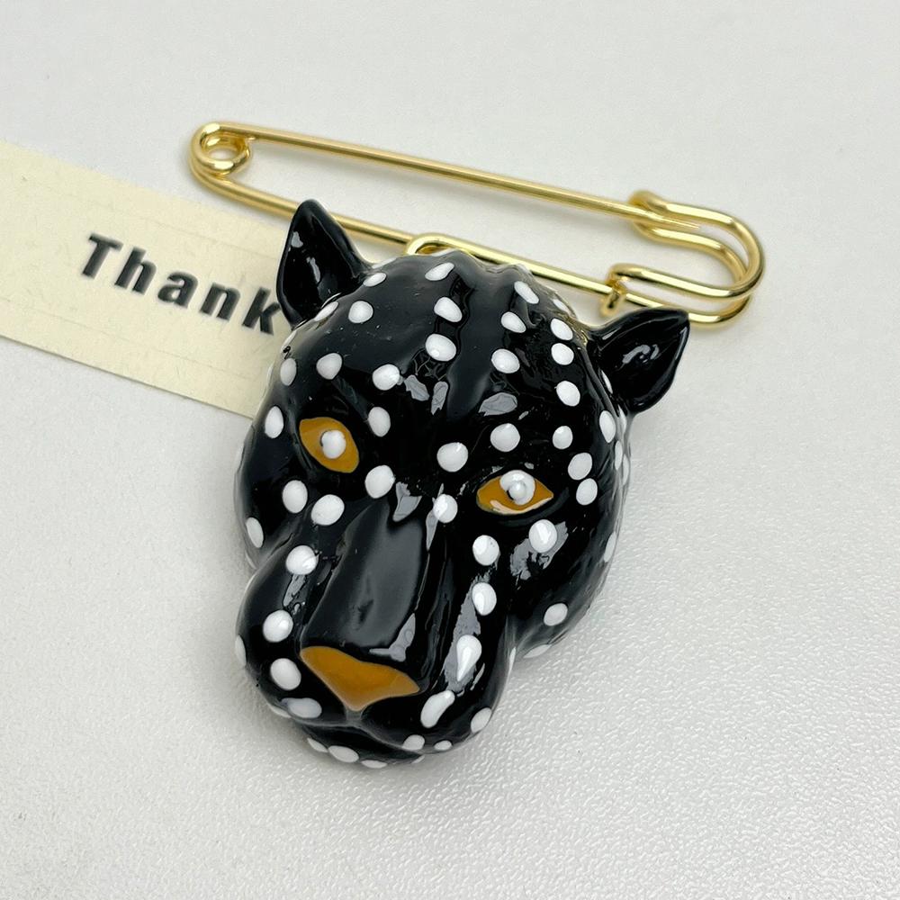 Retro Enamel Exaggerated Leopard Head Brooch Fashionable Punk Suit Coat Pin Accessories Men s And Women s Jewelry Accessories
Retro Enamel Exaggerated Leopard Head Brooch Fashionable Punk Suit Coat Pin Accessories Men s And Women s Jewelry Accessories
