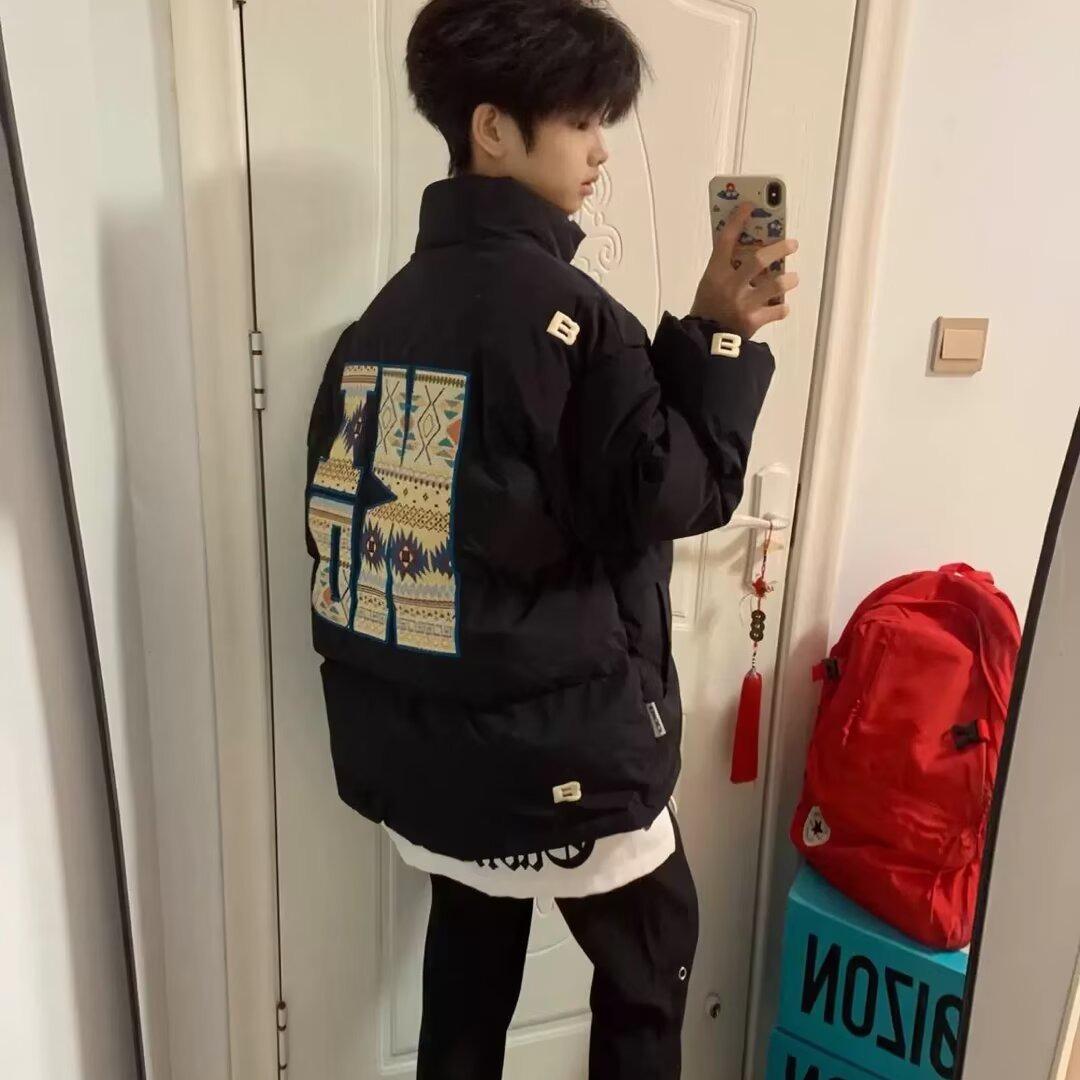 Unisex Trendy High Street American Patch Embroidered Stand Collar Cotton Puffer Jacket Double Extra Large чорний
Unisex Trendy High Street American Patch Embroidered Stand Collar Cotton Puffer Jacket Double Extra Large чорний