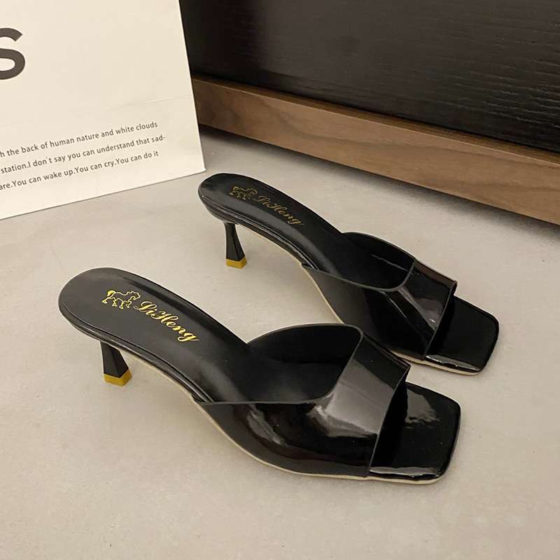 Patent leather high-heeled cool slippers women s 2025 summer new versatile thin heels square toes sexy outer one-word slippers 37 чёрный
Patent leather high-heeled cool slippers women s 2025 summer new versatile thin heels square toes sexy outer one-word slippers 37 чёрный