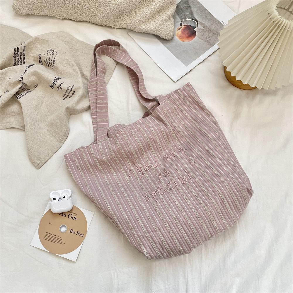 New smiley face letter embroidery striped shoulder canvas bag large capacity shopping bag розовый
New smiley face letter embroidery striped shoulder canvas bag large capacity shopping bag розовый