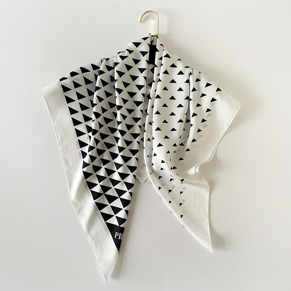 New Printed Silk Scarf Square Scarf Black and White Simple Square Scarf Women s Sun Protection Scarf 90*90cm
New Printed Silk Scarf Square Scarf Black and White Simple Square Scarf Women s Sun Protection Scarf 90*90cm