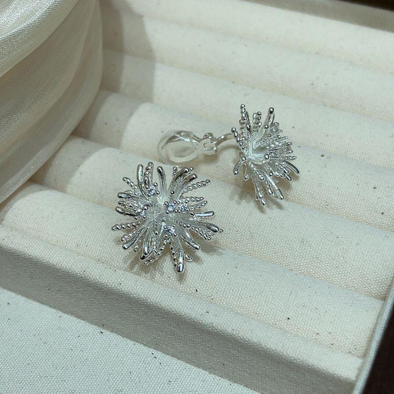2025 Super Fairy Silver Fireworks Non-Piercing Ear Clip Good-looking Punch-Free Ear Studs Sweet Earrings Eardrops Earrings Ear clips. Super beautiful fireworks
2025 Super Fairy Silver Fireworks Non-Piercing Ear Clip Good-looking Punch-Free Ear Studs Sweet Earrings Eardrops Earrings Ear clips. Super beautiful fireworks