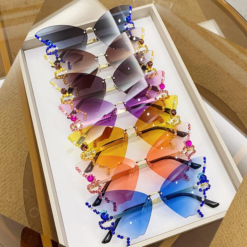 Diamond Rimless Oversized Sun Glasses Vintage Fashion Butterfly Sunglasses Women Brand Designer Ladies Eyeglasses Gafas De Sol
Diamond Rimless Oversized Sun Glasses Vintage Fashion Butterfly Sunglasses Women Brand Designer Ladies Eyeglasses Gafas De Sol