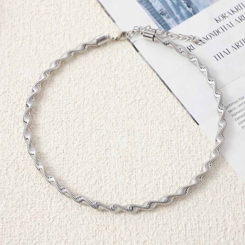 Premium Snake Bone Chain Personalized Mirror Twist Necklace Cold Wind Braided Clavicle Chain Fashion Versatile Necklace
Premium Snake Bone Chain Personalized Mirror Twist Necklace Cold Wind Braided Clavicle Chain Fashion Versatile Necklace