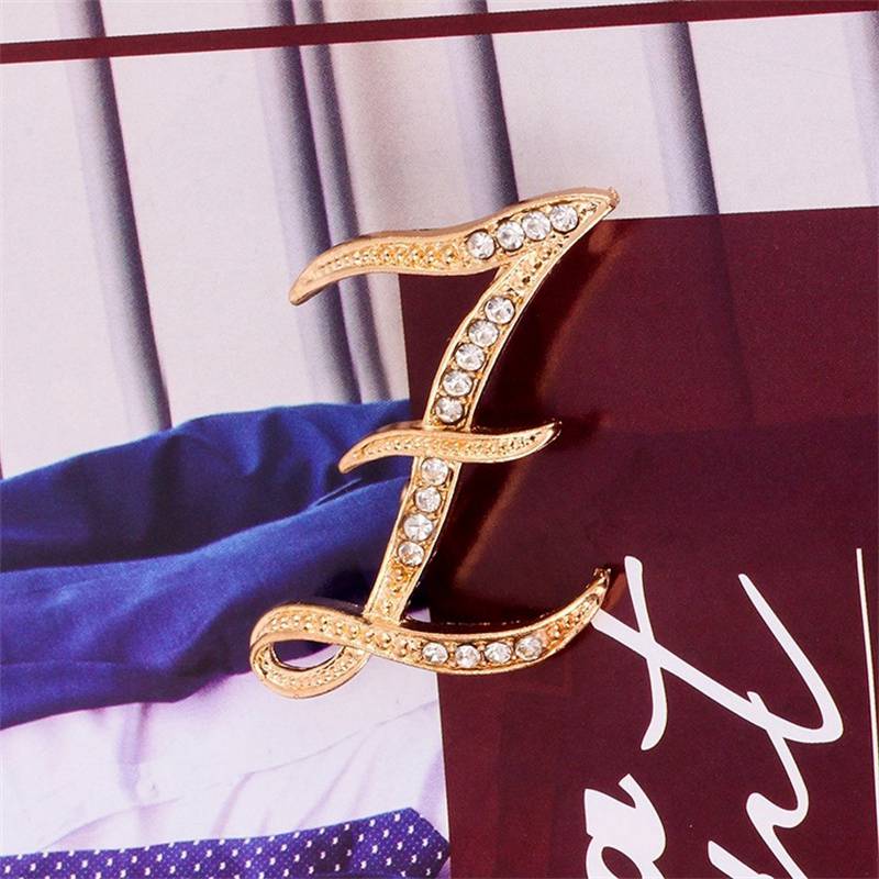 Брошка 26 Нова персоналізована алфавітна золота англійська брошка з діамантами 4*4cm
Брошка 26 Нова персоналізована алфавітна золота англійська брошка з діамантами 4*4cm