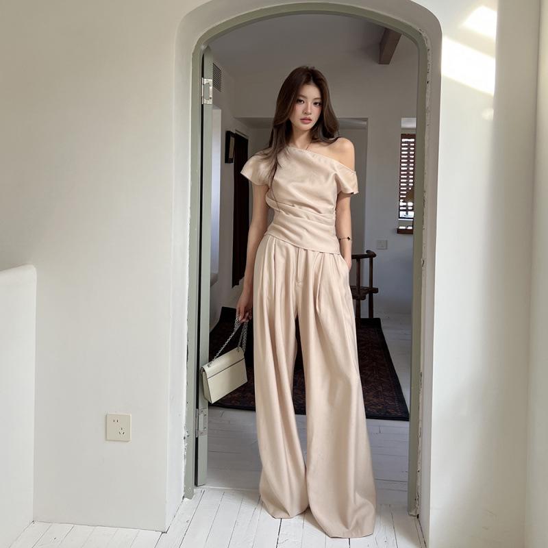 2026 SS Women s Elegant Apricot Pleated Two-Piece: Off-Shoulder Top & Wide-Leg Floor-Length Pants M
2026 SS Women s Elegant Apricot Pleated Two-Piece: Off-Shoulder Top & Wide-Leg Floor-Length Pants M