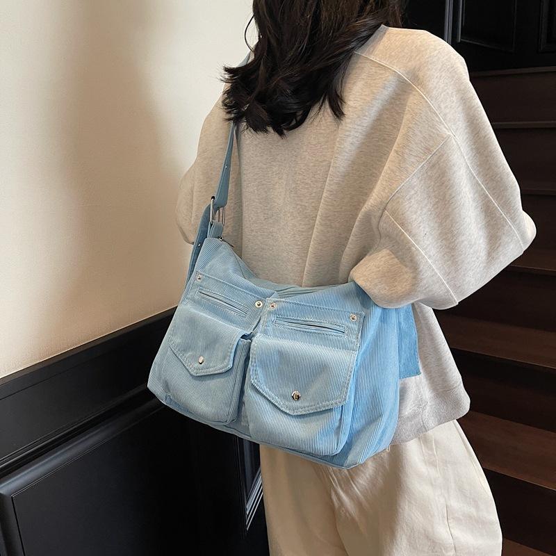 Summer velvet bag women s new shoulder tote bag large capacity student class messenger bag чорний
Summer velvet bag women s new shoulder tote bag large capacity student class messenger bag чорний
