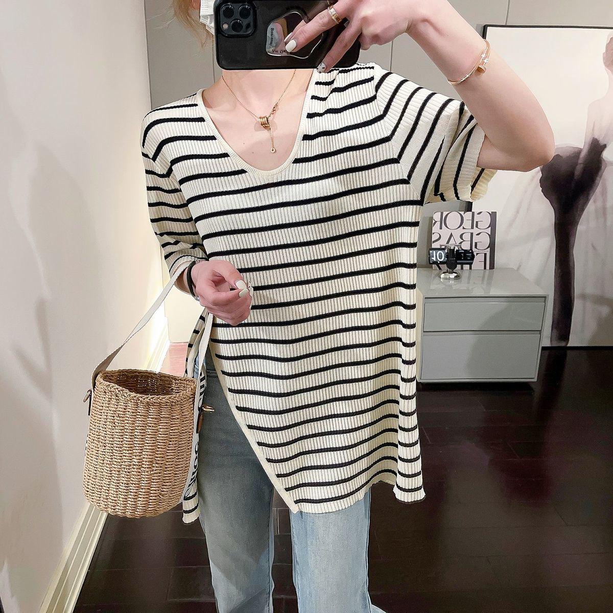 Plus Size Ice Silk V-Neck Striped Short Sleeve Women s Summer T-Shirt One Size (up to 125 jin)
Plus Size Ice Silk V-Neck Striped Short Sleeve Women s Summer T-Shirt One Size (up to 125 jin)