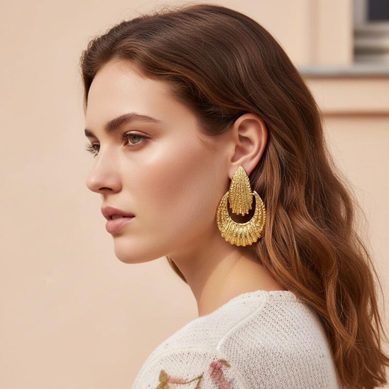 Vintage Elegant Gold Color Hollow Flower Stud Earrings For Women Design Irregular Piercing Earrings Party Jewelry Gifts
Vintage Elegant Gold Color Hollow Flower Stud Earrings For Women Design Irregular Piercing Earrings Party Jewelry Gifts