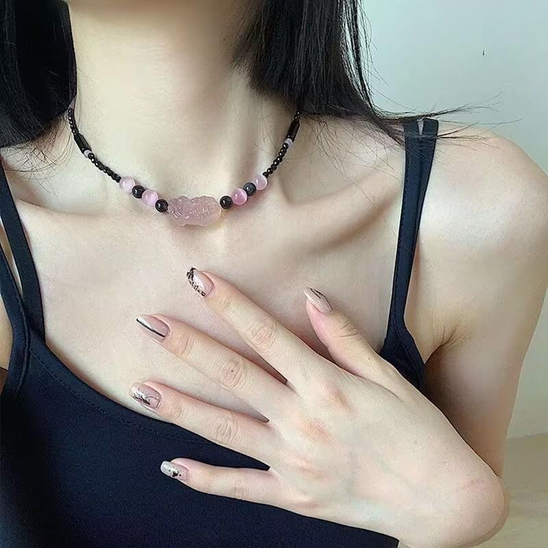 New Chinese Berry Crystal Lucky Pixiu Pendant Clavicle Temperament Necklace Niche Design Guochao Gift-giving Couple
New Chinese Berry Crystal Lucky Pixiu Pendant Clavicle Temperament Necklace Niche Design Guochao Gift-giving Couple