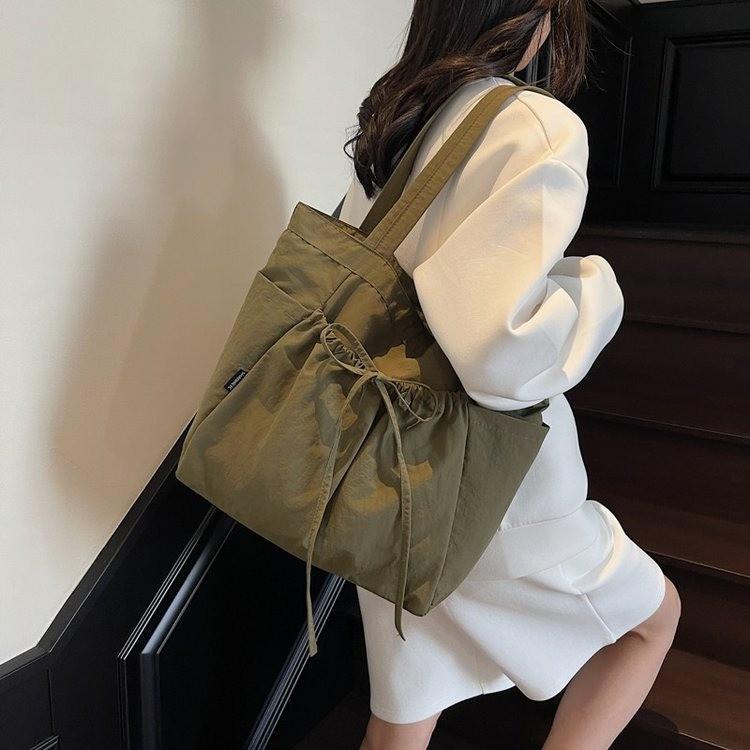 Nylon Women s Large Capacity Versatile Shoulder Tote Bag 2025 вершковий
Nylon Women s Large Capacity Versatile Shoulder Tote Bag 2025 вершковий