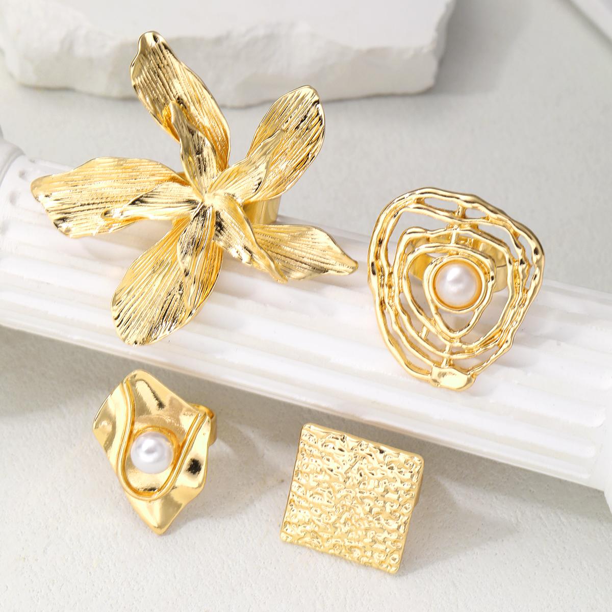 4pcs Chunky Vintage Geometric Wave Textured Faux Pearl Ring Set Fashion Metal Jewelry For Women Holiday Party Date Gift Casual
4pcs Chunky Vintage Geometric Wave Textured Faux Pearl Ring Set Fashion Metal Jewelry For Women Holiday Party Date Gift Casual