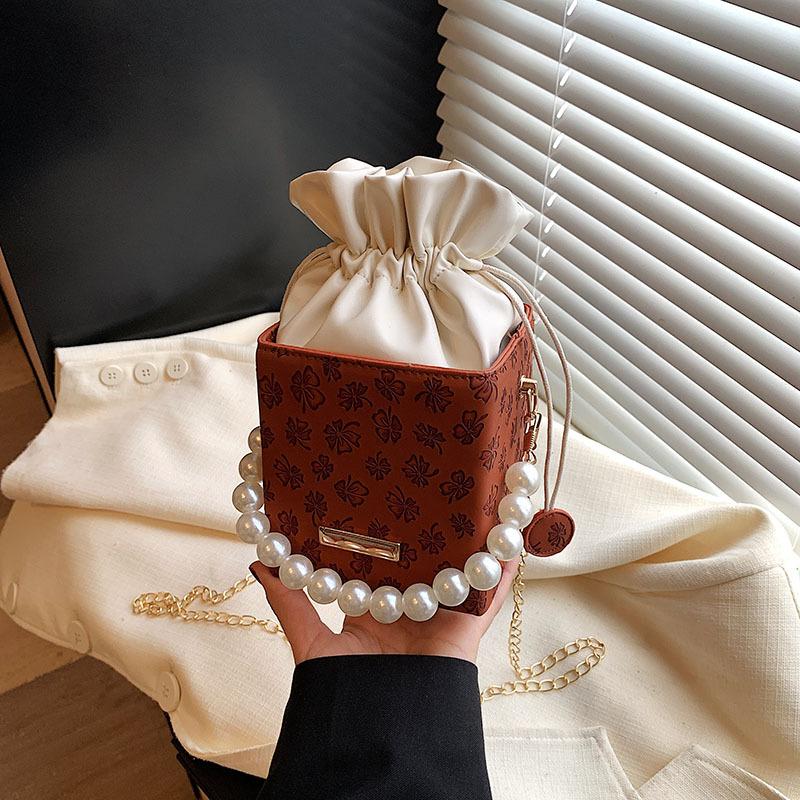 Леопардовый принт повседневная цепочка модная и простая 2025 новый индивидуальный тренд кроссбоди жемчужная портативная сумка на плечо маленькая квадратная женская коричневый
Леопардовый принт повседневная цепочка модная и простая 2025 новый индивидуальный тренд кроссбоди жемчужная портативная сумка на плечо маленькая квадратная женская коричневый