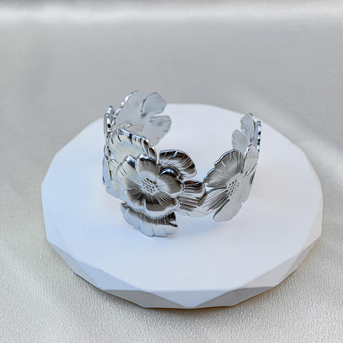 Широкий открытый браслет из титановой стали из нержавеющей стали, коллекция, геометрический дизайн, текстура, ветер, изысканные ювелирные изделия
Широкий открытый браслет из титановой стали из нержавеющей стали, коллекция, геометрический дизайн, текстура, ветер, изысканные ювелирные изделия