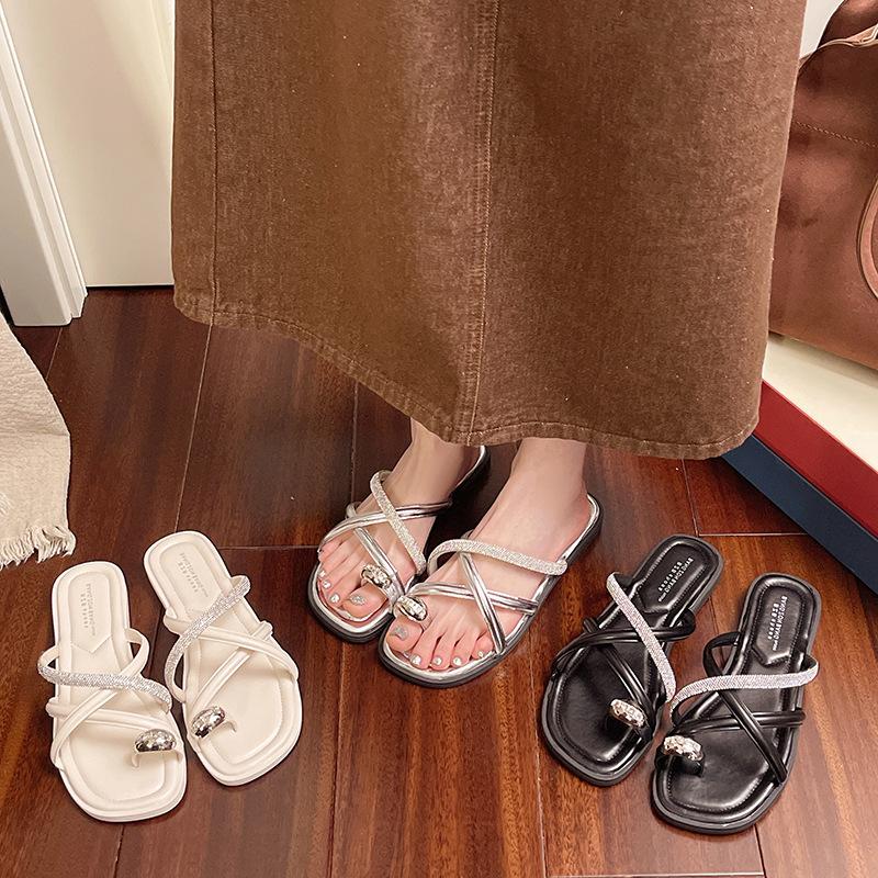 Thick-soled slippers women s summer wear fashion French set of toes high-end sandals rhinestone temperament beautiful foot beach 40 чорний
Thick-soled slippers women s summer wear fashion French set of toes high-end sandals rhinestone temperament beautiful foot beach 40 чорний