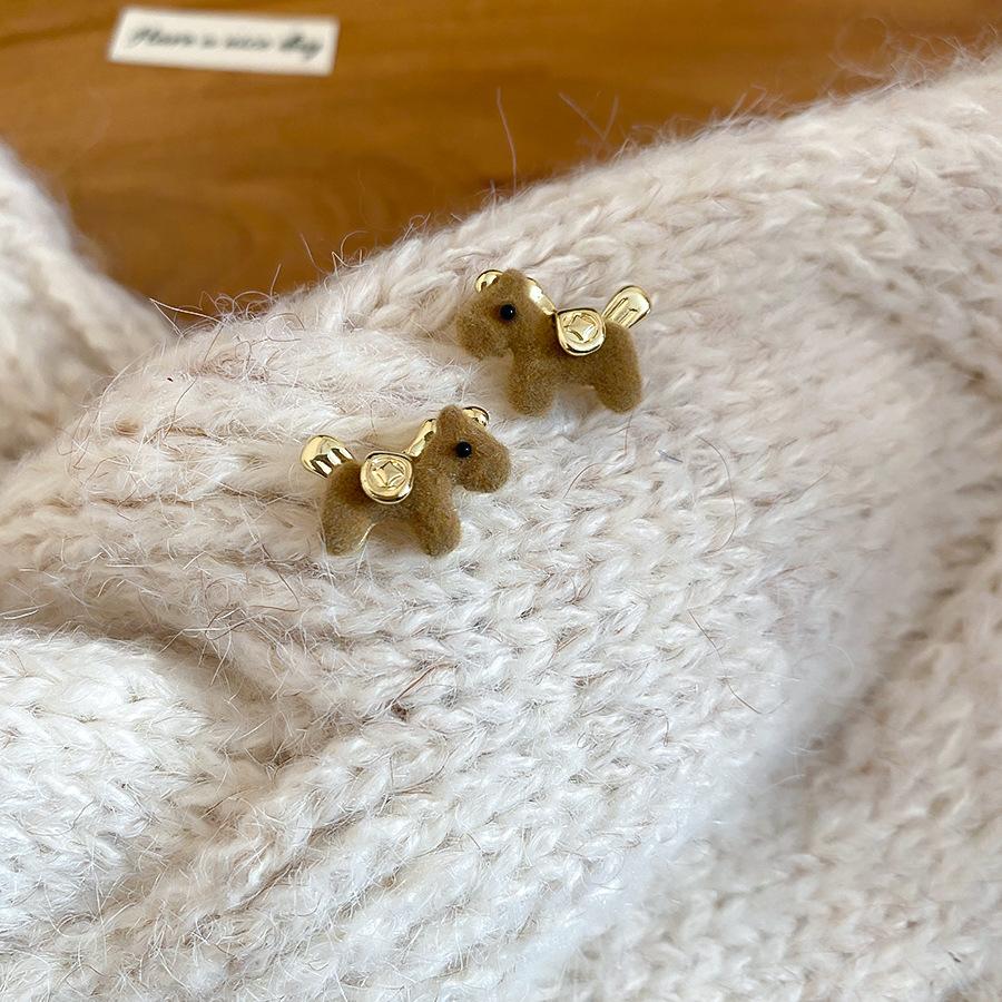 2025 New Arrival Gold Plated Alloy Drop Earrings For Women Red Coffee Black Plush Velvet Cartoon Horse Coin Fashion Jewelry кофейный
2025 New Arrival Gold Plated Alloy Drop Earrings For Women Red Coffee Black Plush Velvet Cartoon Horse Coin Fashion Jewelry кофейный