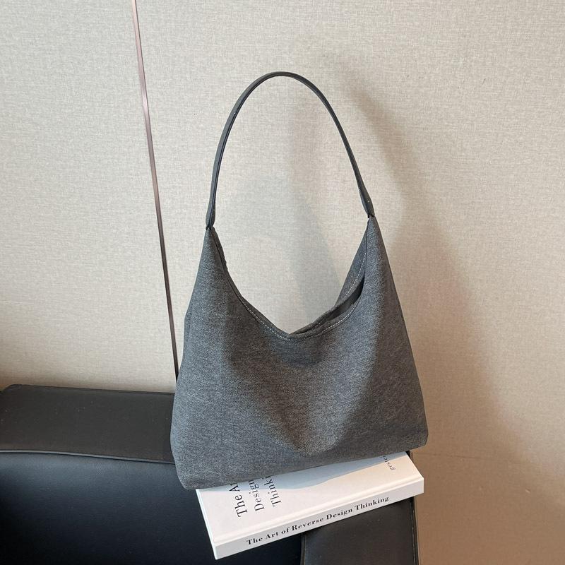 Casual and simple single shoulder armpit bag women s new versatile lazy fashion large-capacity commuter bag large bag чорний
Casual and simple single shoulder armpit bag women s new versatile lazy fashion large-capacity commuter bag large bag чорний