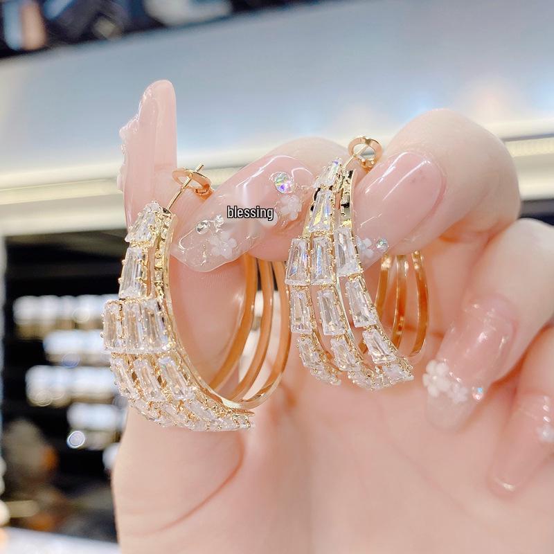 2021 Trendy Micro-Paved Zircon Hoop Earrings with S925 Silver Needles - Light Luxury High-End Fashion Accessory
2021 Trendy Micro-Paved Zircon Hoop Earrings with S925 Silver Needles - Light Luxury High-End Fashion Accessory