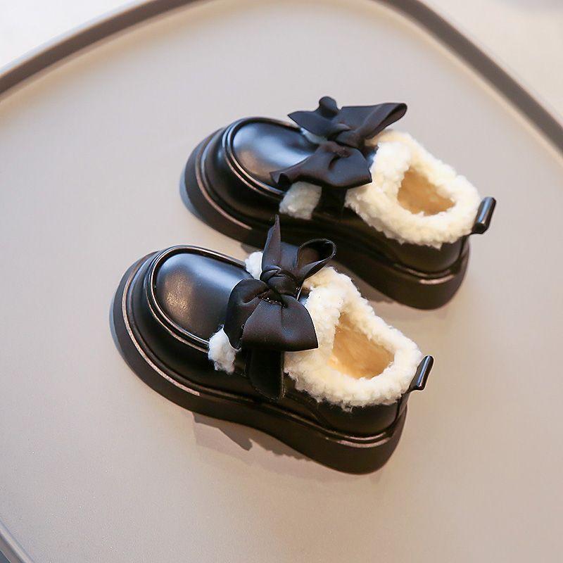 Small leather shoes, girls two cotton shoes, winter 2025 new children s fleece princess shoes, girls warm medium and large children s winter shoes 23 inner length 14.5cm
Small leather shoes, girls two cotton shoes, winter 2025 new children s fleece princess shoes, girls warm medium and large children s winter shoes 23 inner length 14.5cm