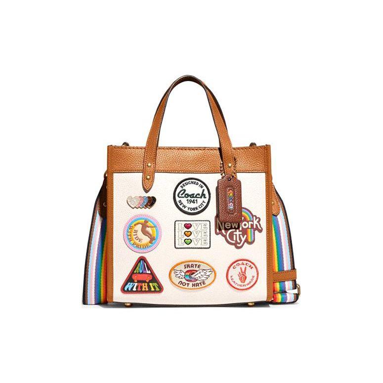 Coach Field 22 Fun Badge Logo Print Embroidered Color Block Leather Tote Bag Women Tote CA138-B4CAH Basic Set (Bag+Dust Bag)
Coach Field 22 Fun Badge Logo Print Embroidered Color Block Leather Tote Bag Women Tote CA138-B4CAH Basic Set (Bag+Dust Bag)