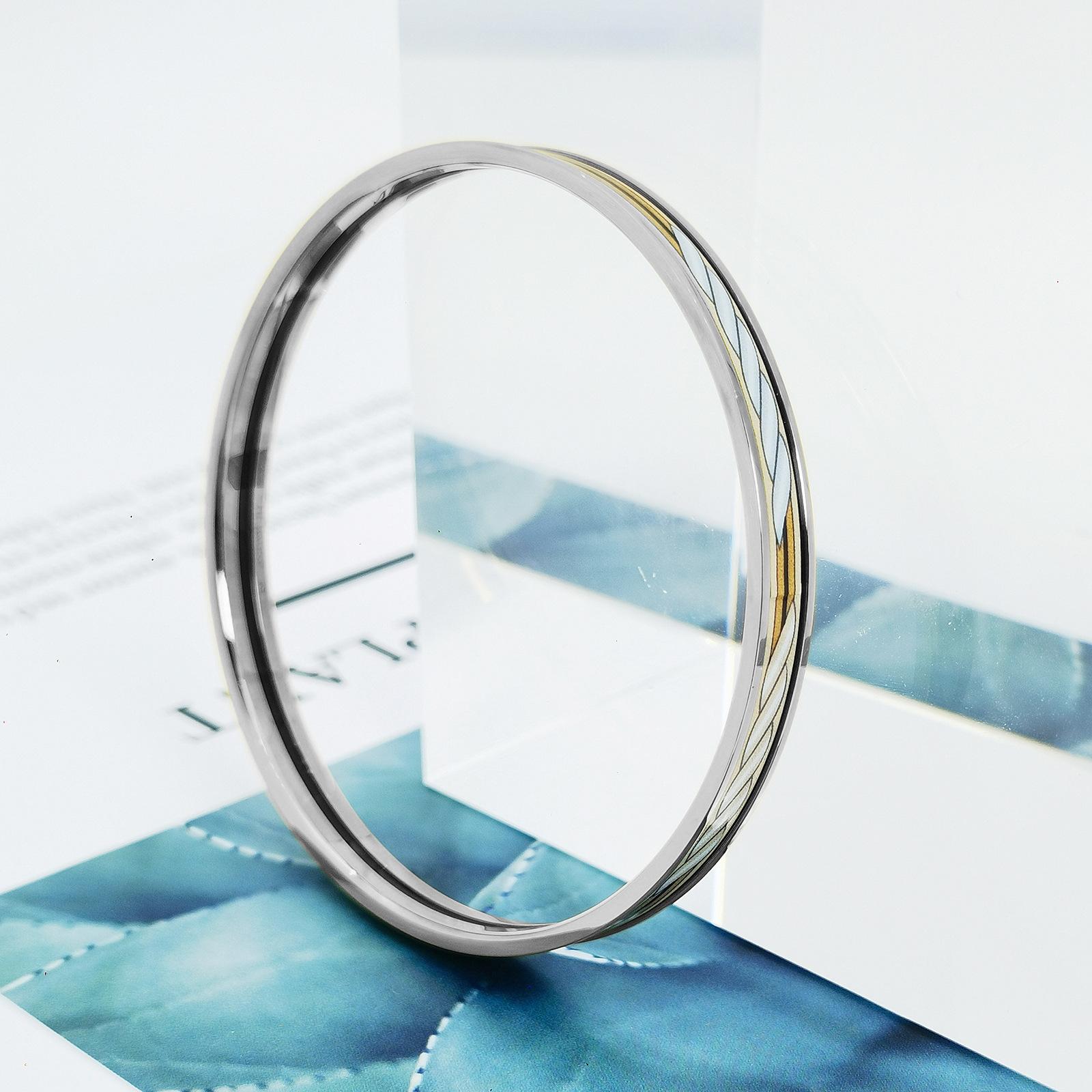 H Round Closed-mouth Enamel Colored Bracelet
H Round Closed-mouth Enamel Colored Bracelet